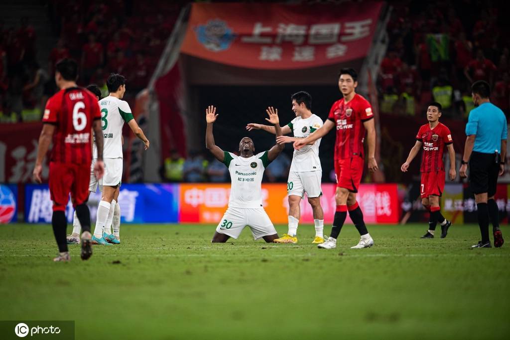 九游-拳击联赛焦点战：江畔雄狮队淘汰对手粤西雷豹队，外线火力全开。年轻人站出来了的简单介绍