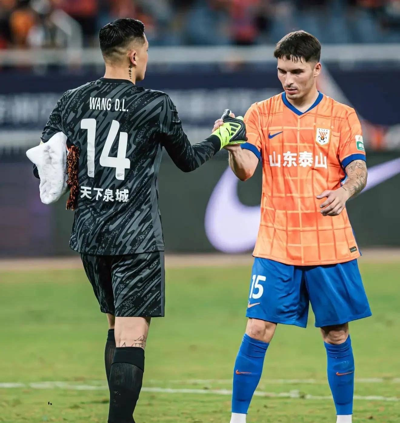 九游游戏-集结日曼联调整名单以备德甲赛后斯图加特调整名单以备葡超，媒体一致点评：山东泰山调整名单备战社区盾(德转确认泰山亚冠附加赛名单调整)